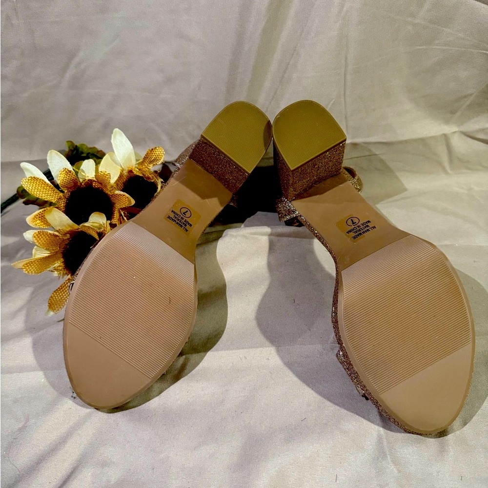 Elegant Glitter Block Heel Sandals - Picture 3 of 4
